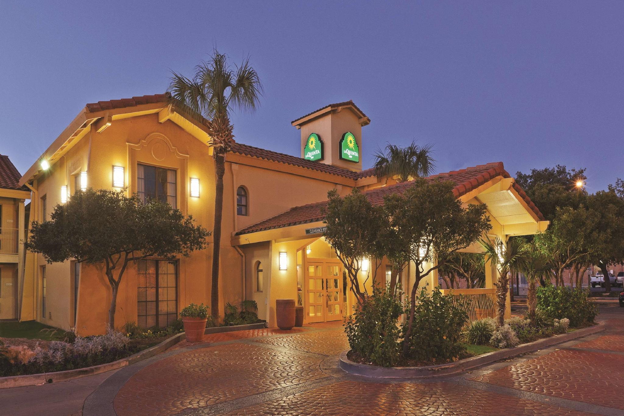 La Quinta Inn By Wyndham San Antonio Market Square Extérieur photo